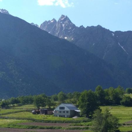 I R K O Hotel Местия Екстериор снимка