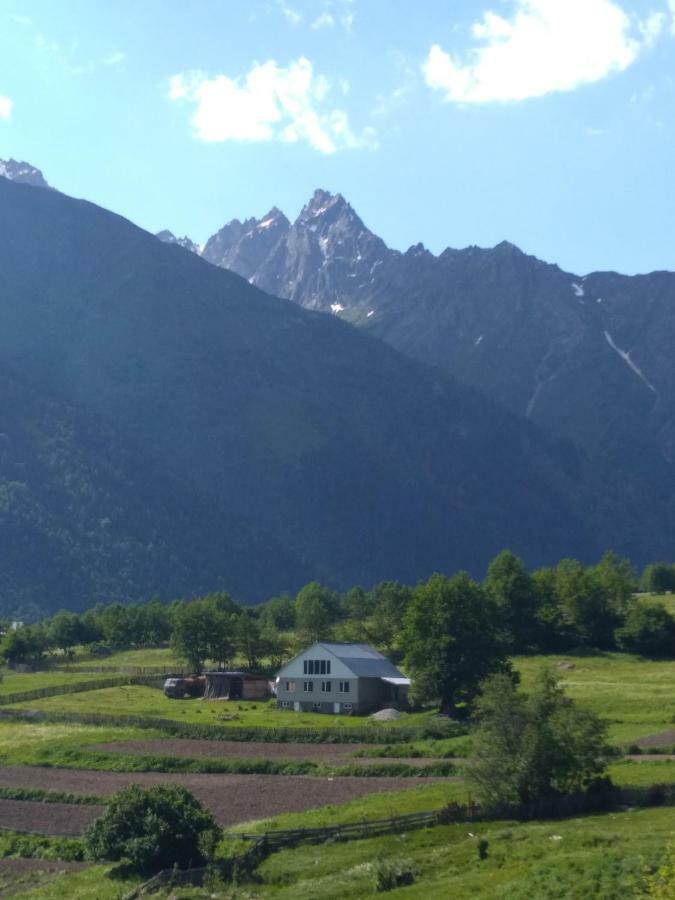 I R K O Hotel Местия Екстериор снимка