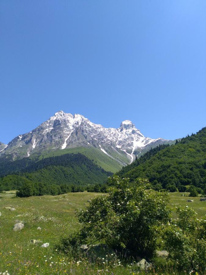 I R K O Hotel Местия Екстериор снимка